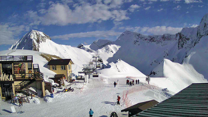 Онлайн веб-камера «Горки Город», высота 2200 м – «Панорамная» (Красная Поляна, Россия)